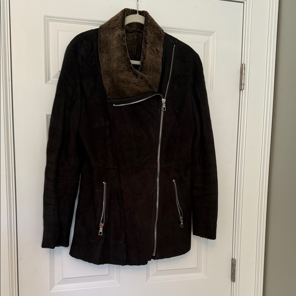 Blue Duck Genuine Shearling Sheepskin real fur. Women's Black and Brown Jacketed